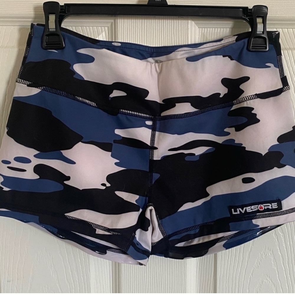 Livesore Booty shorts size Large